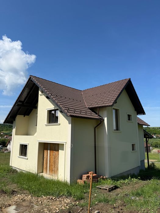 Casă individuală de vânzare – 220 mp utili, teren 400 mp