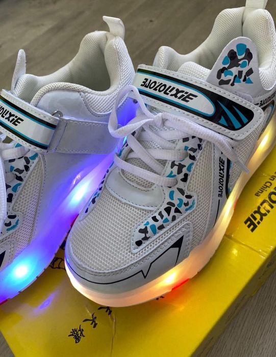 Продаю обувь очень красивая и многофункциональная