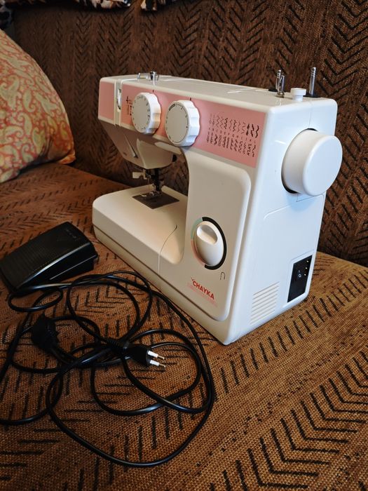 Швейна машинка Чайка 325А