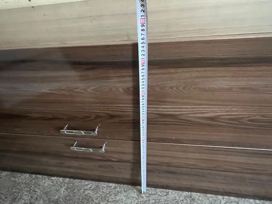 Шкаф узкий длинный