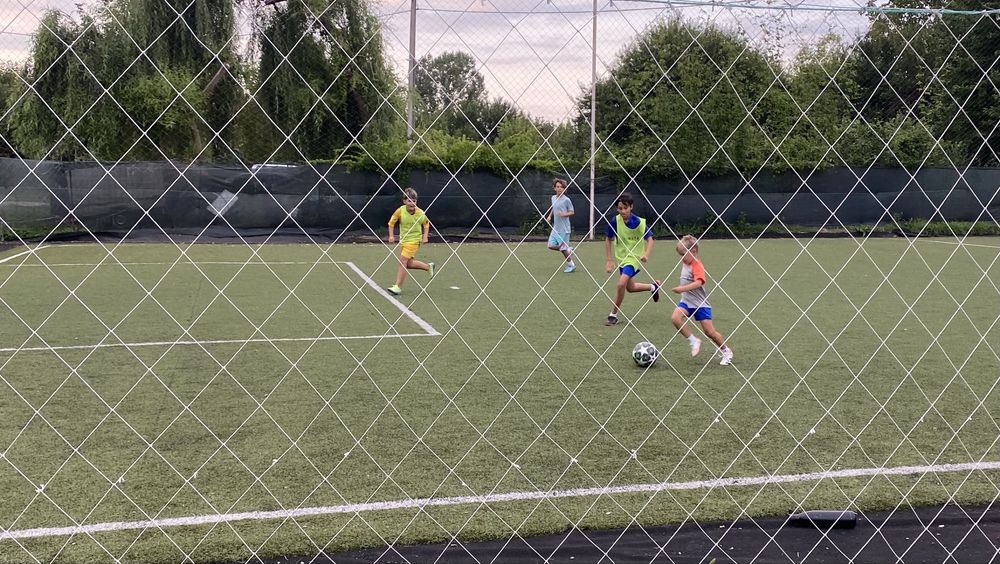 Teren de fotbal sintetic