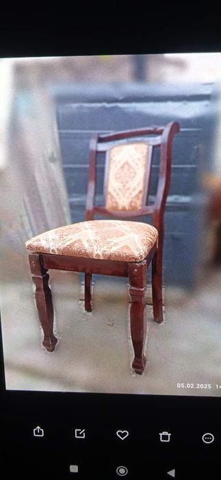 Деревянный стул в удовлетворительном состоянии