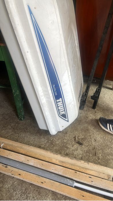 Vand portbagaj mobil Thule cu accesorii
