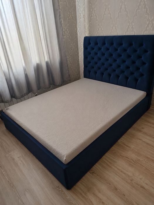 Продам кровать  размером 2×1.6