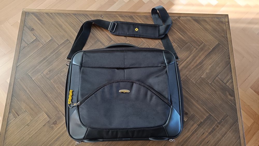 Луксозна бизнес чанта Samsonite за лаптоп 15''
Отлично със
