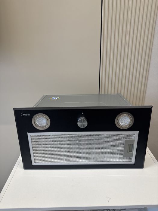 Вытяжка Midea MH601350B черная