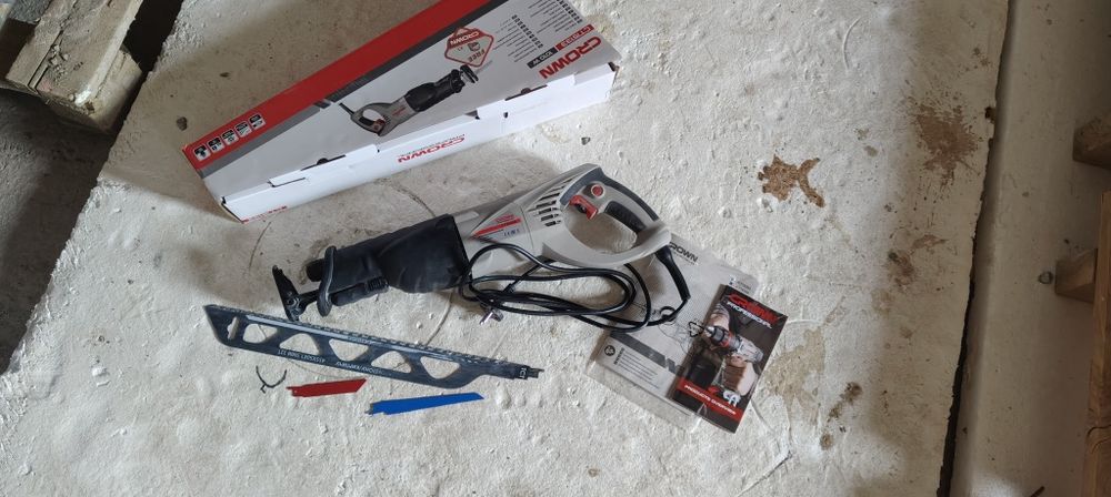 Продам электрическую пилу 35000