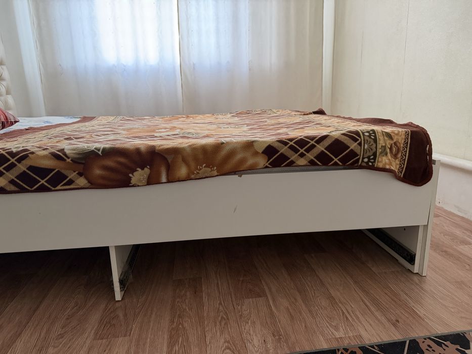 продам двухспальную кровать