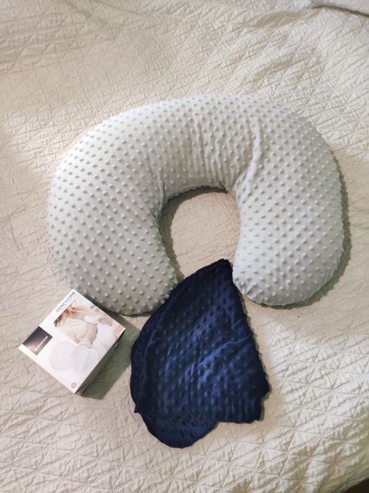 Лот Двуфазна помпа за кърма Medela и възглавница за кърмене