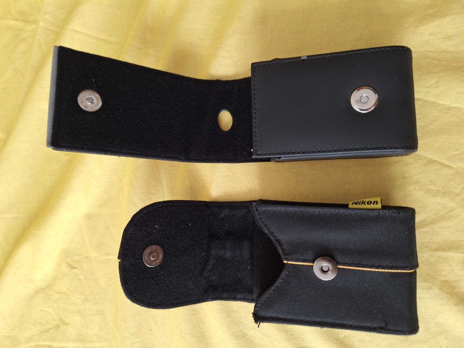 Doua gentute pentru aparate foto NIKON