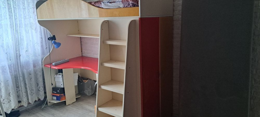 Стол - кровать детская.