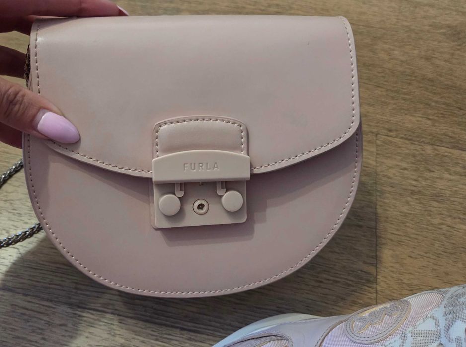 Сникърси Mishel Kors и чанта Furla