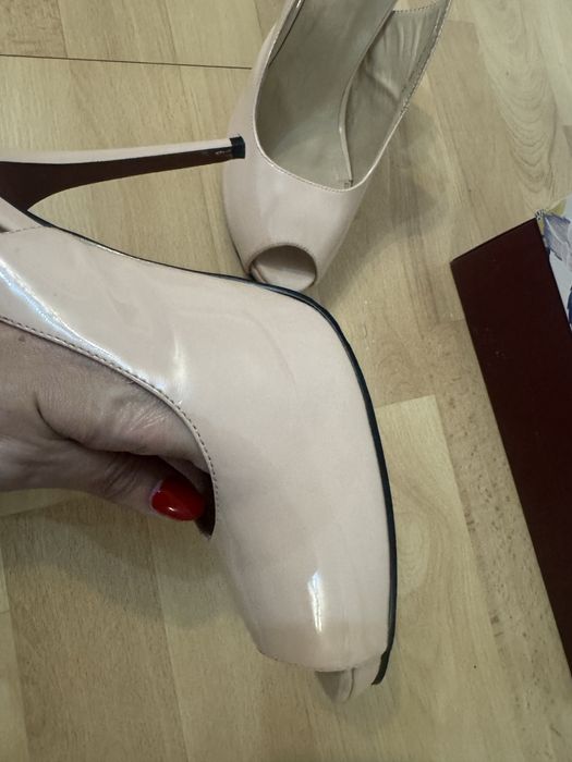 Туфли на высоком каблуке