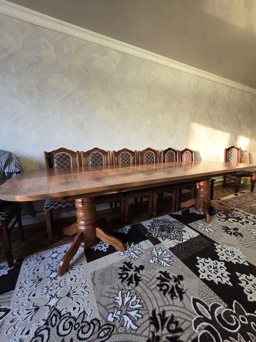 Продается стол деревянный