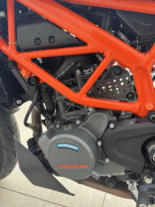 Vand ktm duke 125 an 2023 stare perfecta.