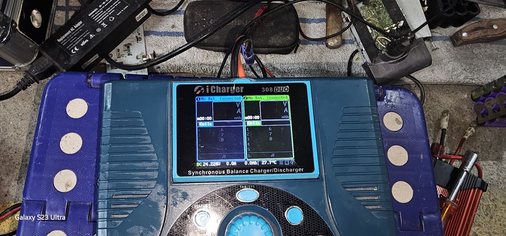 Vând 2 încărcătoare profesionale