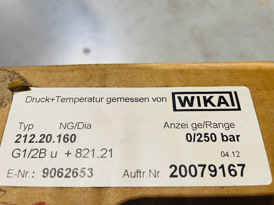 Manometru cu contacte Wika.