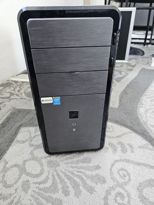 Системный блок с монитором