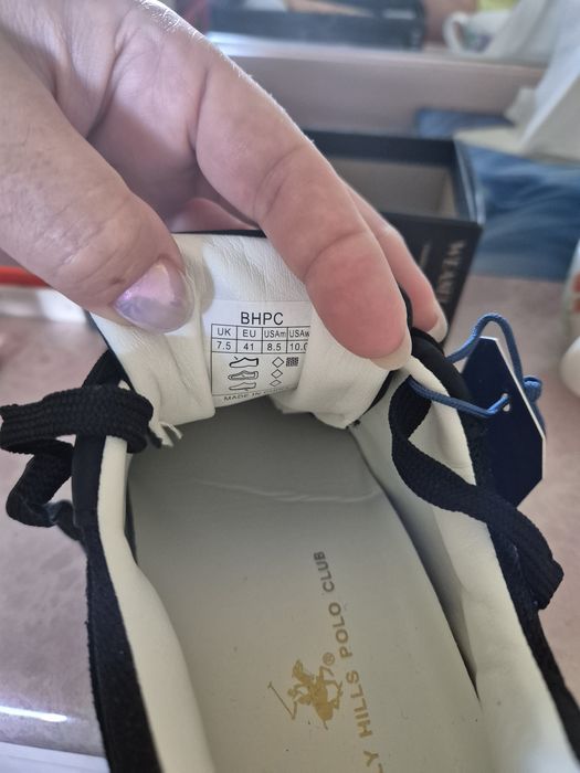 Кроссовки женские