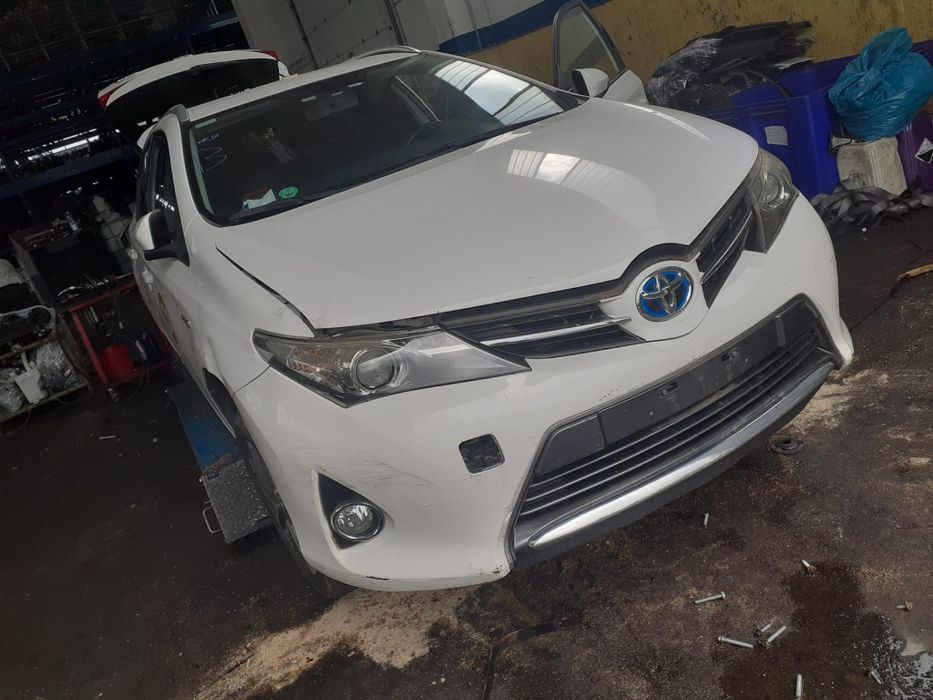 Piese toyota auris 2014 hybrid
