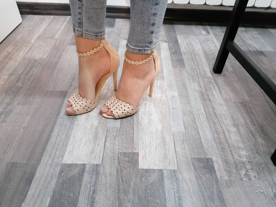 Дамски сандали с ток