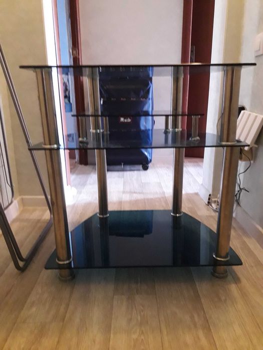 Тумбочка стеклянная для телевизора