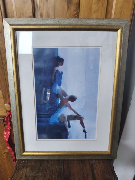 Tablou cu ramă aurie și sticlă protectoare