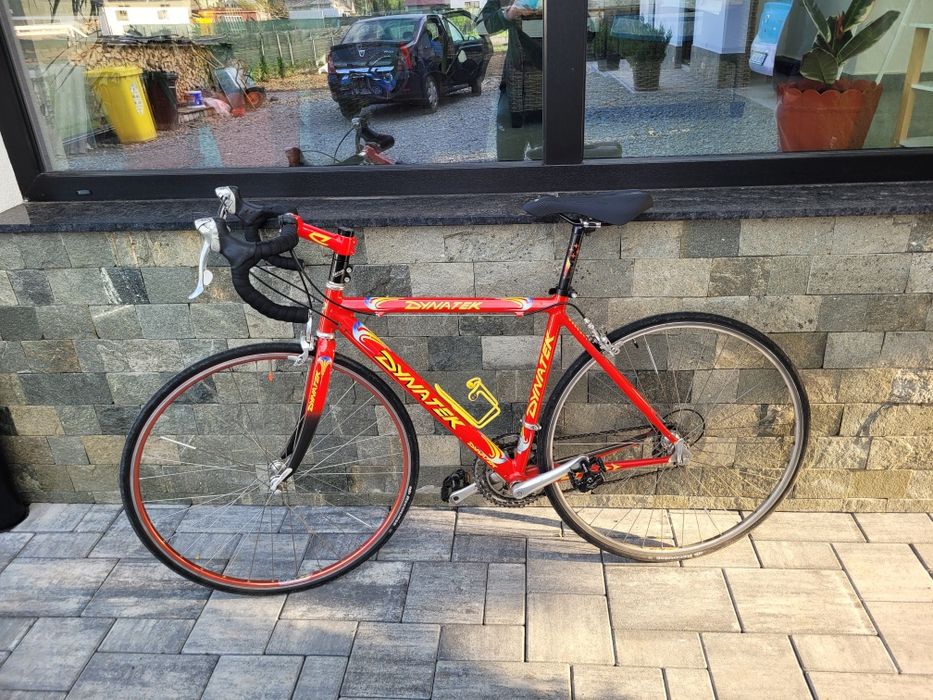 Vand bicicleta de asfalt (cursieră)