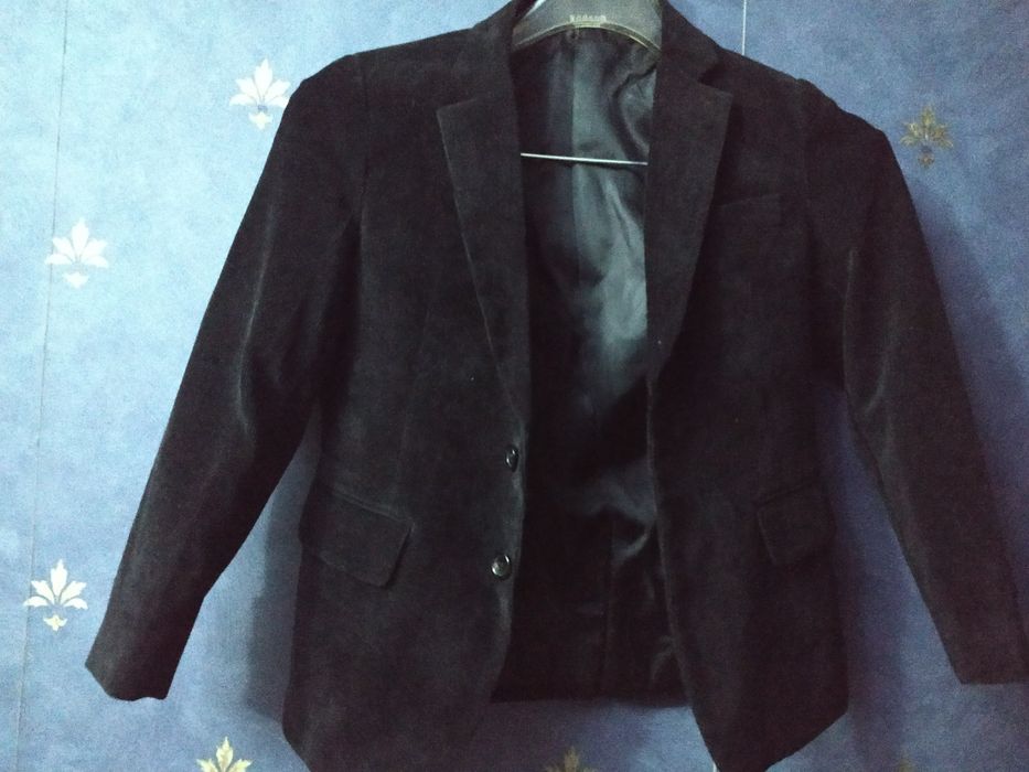 Новый вельветовый тройка костюм на 7-9 лет