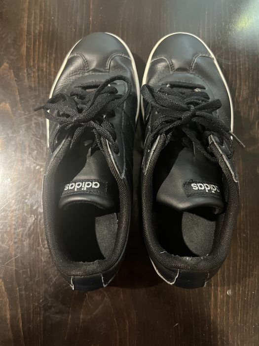 Продавам кецове ADIDAS