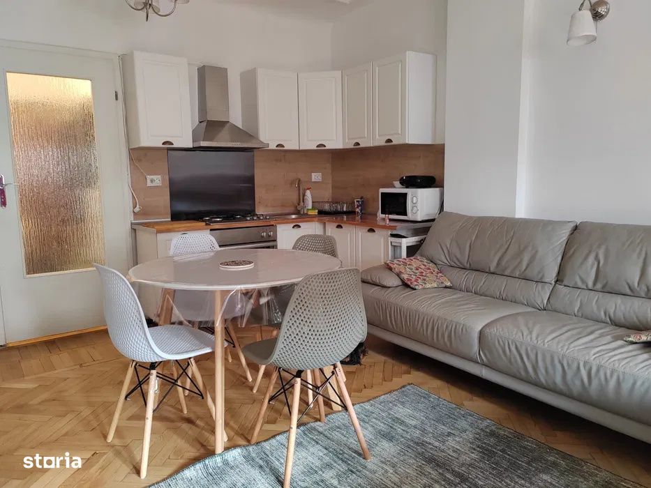 Studio | Piaţa Romana | Metrou Romana 3' | Cartureşti Verona | Moder