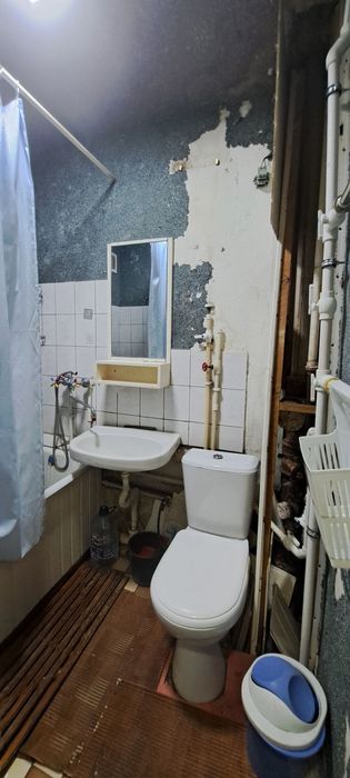 Чирчик шахар 
Октябр ривож
1-хона 1-этаж 
Квартира Ижарага Берилади