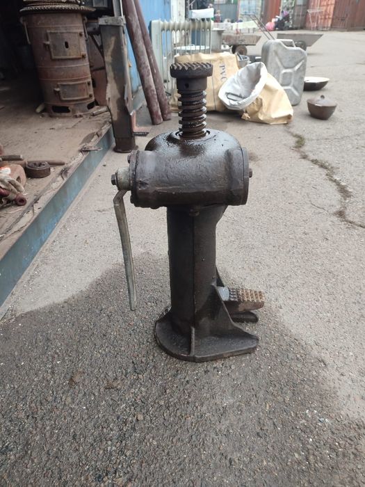 Путёвые домкраты