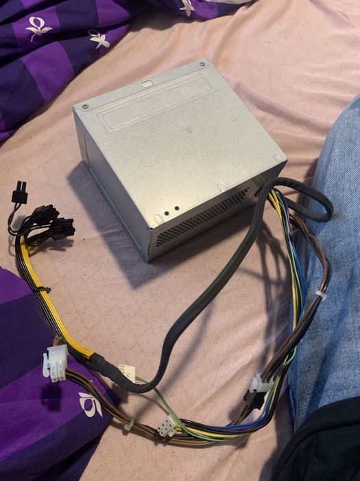 sursa de 500w (Flostone) si alta de 300w (Acer)