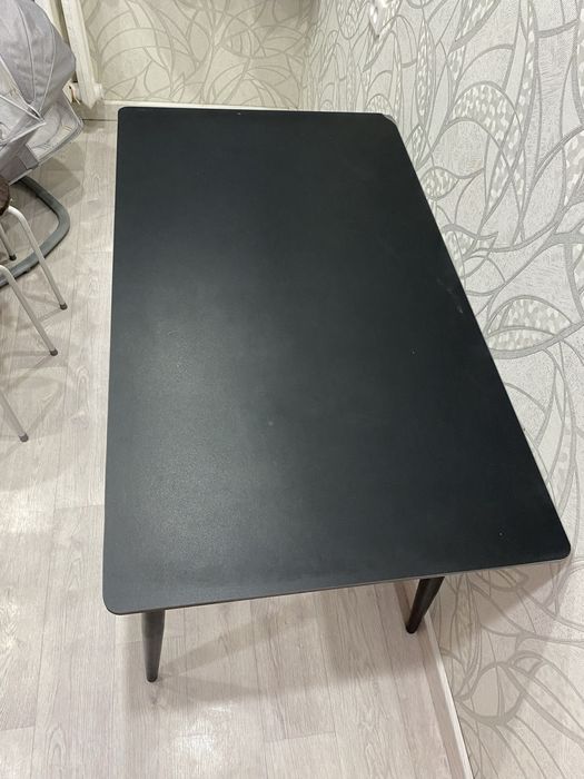 Кухонный столь черный