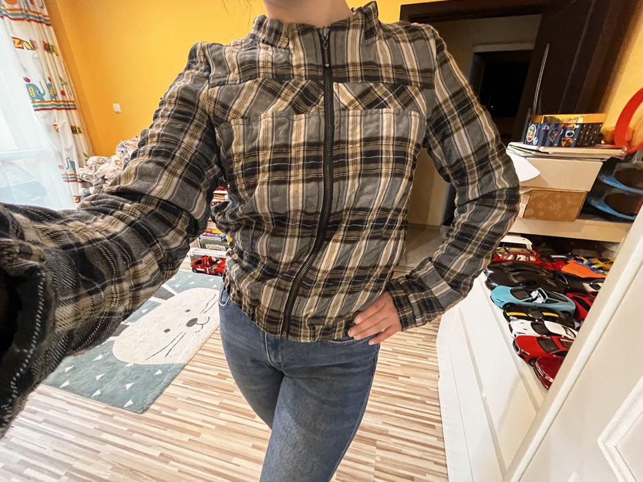 Дамски Дрешки, якета, блузи и комплекти само за 6евро