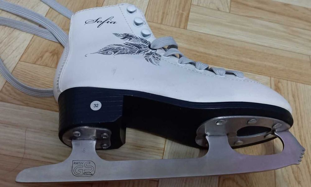 Продам коньки в отличном состоянии.