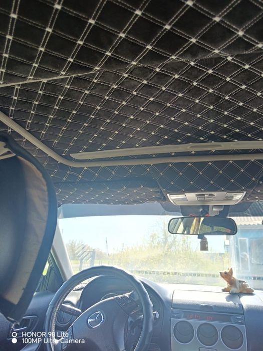 Автомобиль Mazda