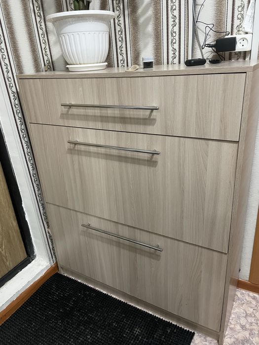 Продам обувницу для прихожей