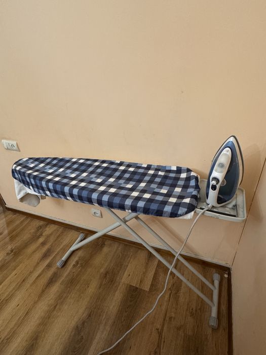 Утюг с утюжным столом