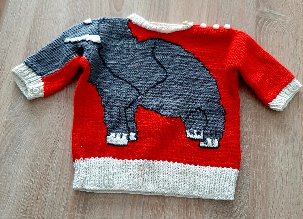 Ефектна туника,  и  две потничета за 13лв,двете