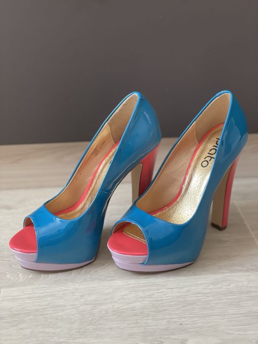 Продам новые туфли