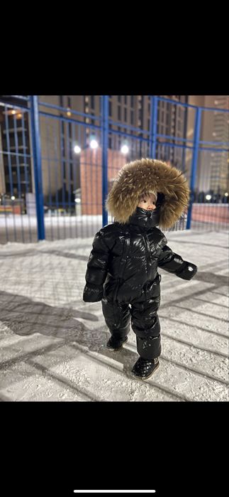 Продам детский комбез Moncler