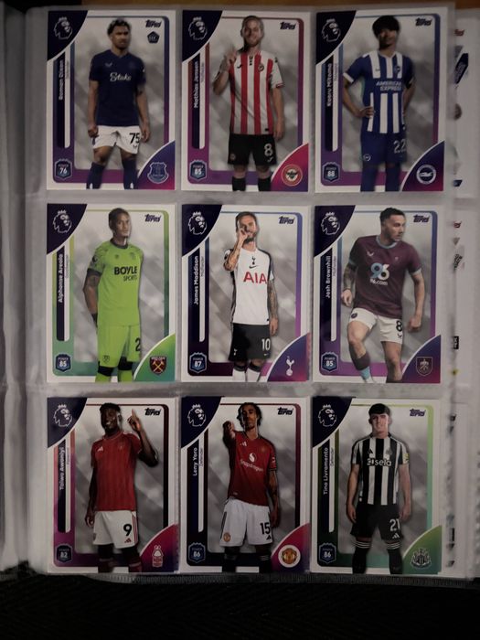 Продавам Premier League карти