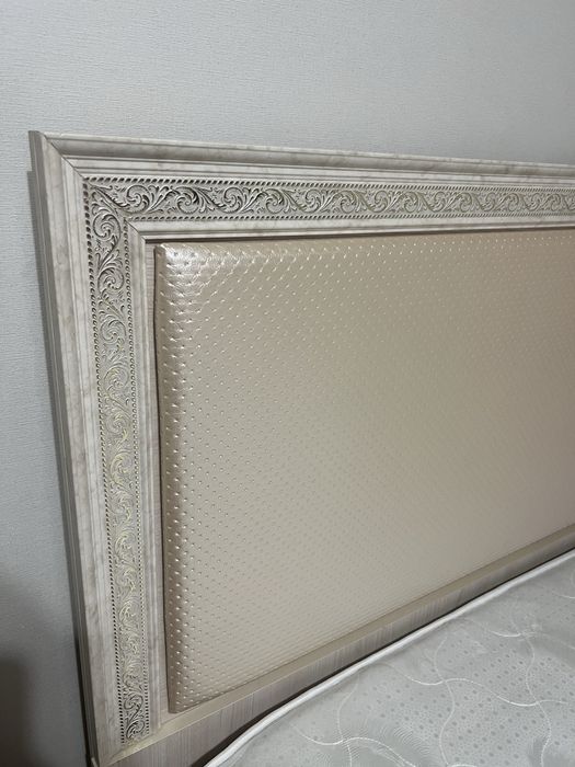 Кровать с матрасом