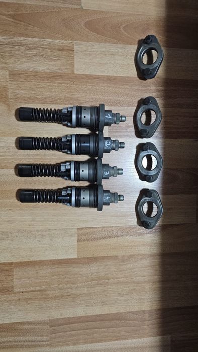 Vând injectoare motor Deutz Bf4m1013EC