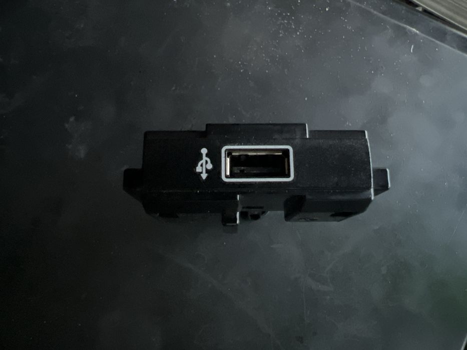 VW USB за Carplay