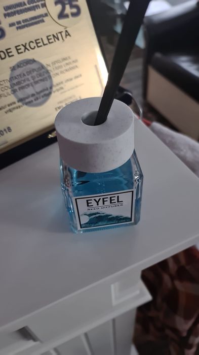 De vânzare tricouri, geci,blugi ,etc...