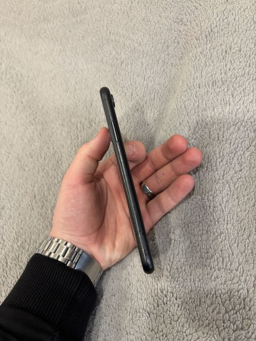 Iphone xr в хорошем состоянии