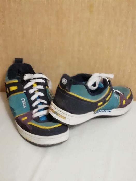 Продам кроссовки. Недорого.